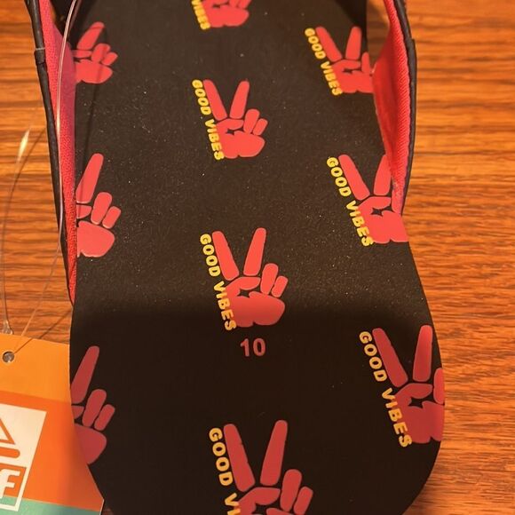 NWT Life is Good flip flops - Picture 2 of 4